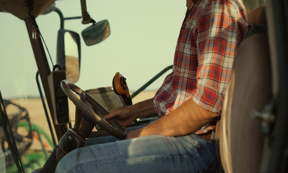 Jak wybrać idealne siedzenie do ciągnika rolniczego?